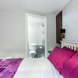 Apartment Basement Flat, Regency Square, Brighton